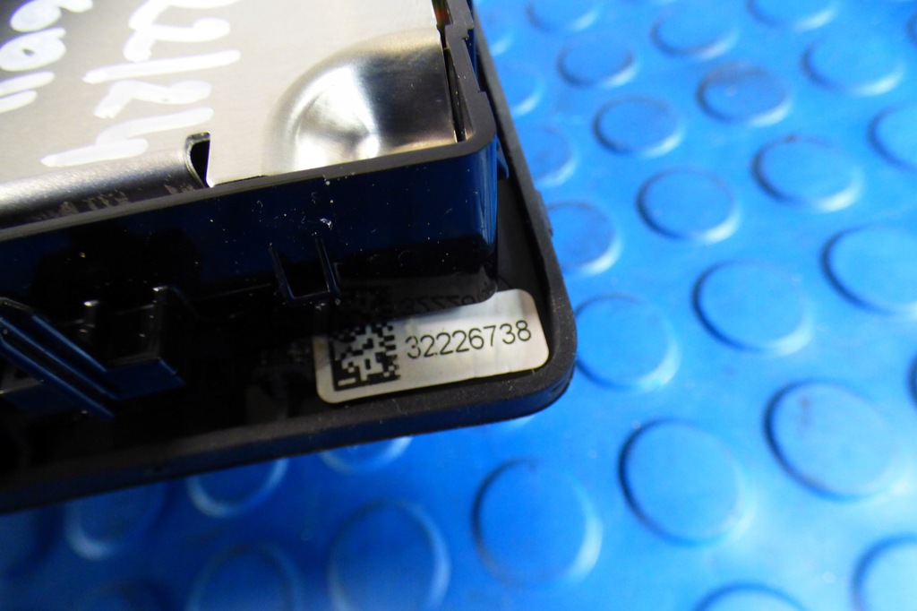 фото №4, Зарядний пристрій індукційна телефону 32389106 32226838 stbdb volvo xc60 ii