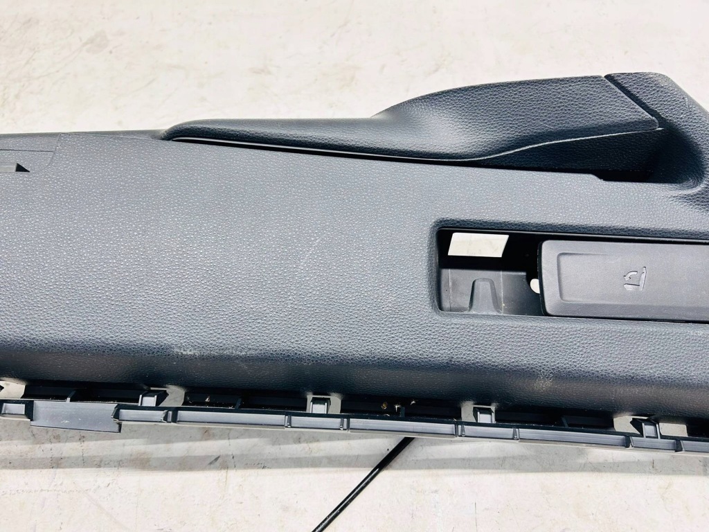 фото №5, Corolla e21 kombi обшивка багажника góra правий праве obtarty bez led