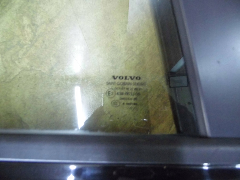 фото №3, Volvo v50 2.0d 05' скло правий задня