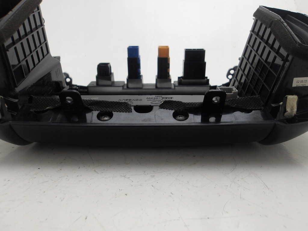 фото №7, Hyundai santa fe ii 06-12 рамка дисплей решётки обдув kpl оригинальный номер