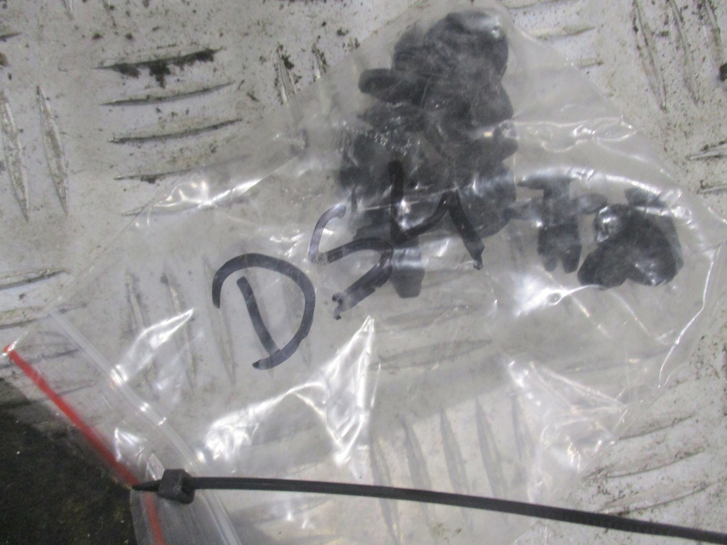 фото №5, Шумоизоляция подкрылок капот + клипсы комплект citroen ds4