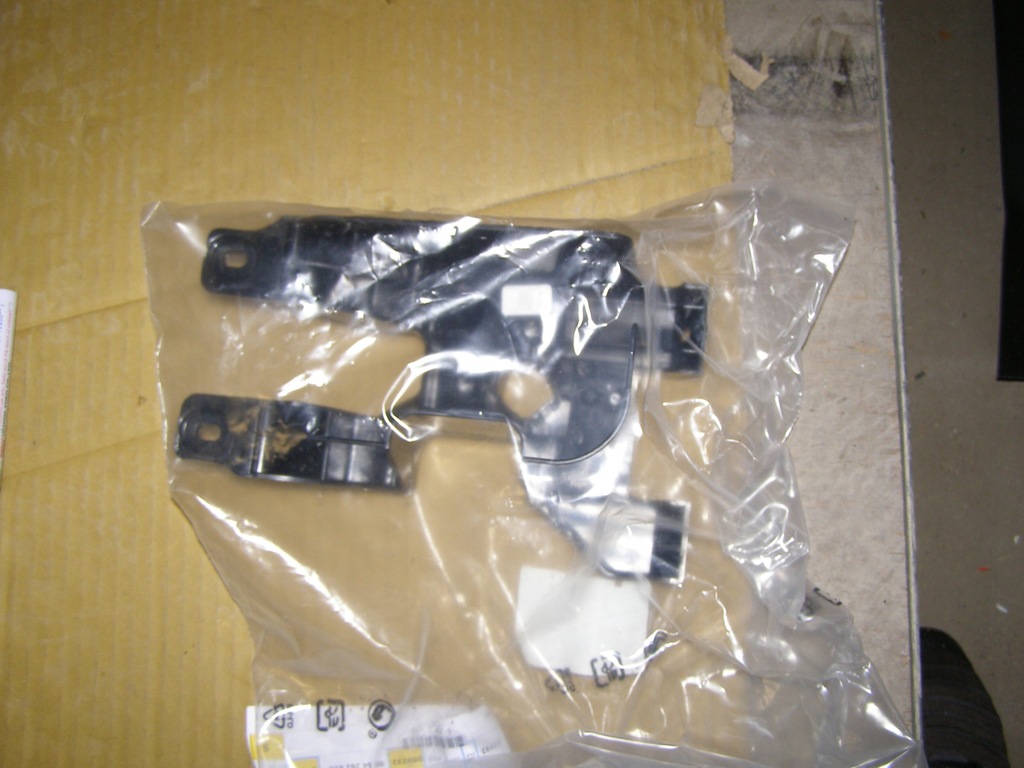 фото №1, Dacia logan mcv кронштейн вкладиші замка кришки задня