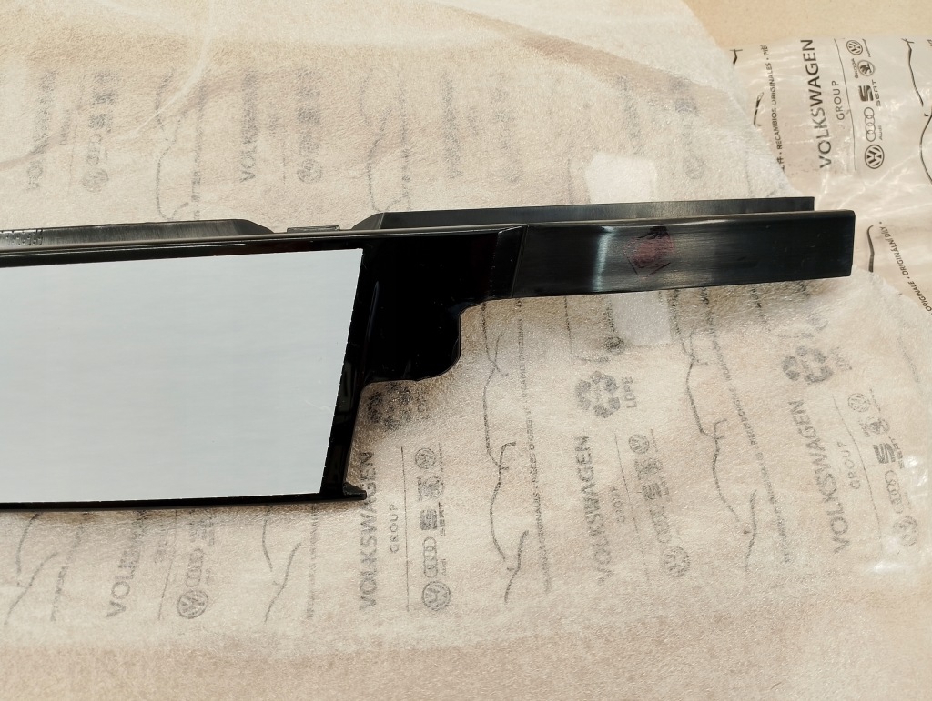 фото №5, Seat ibiza 5 v молдинг вертикальная дверь na блок двигателя дверь правый перед блеск