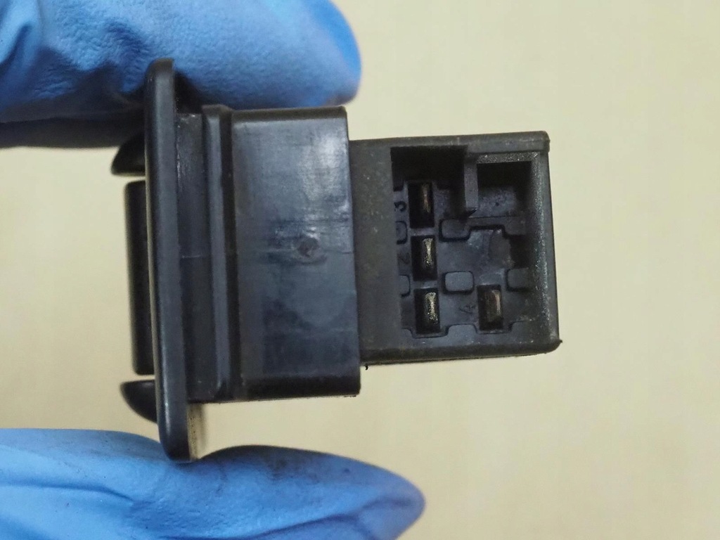 фото №8, Кнопка переключатель стекло правый перед new beetle 1c0959855