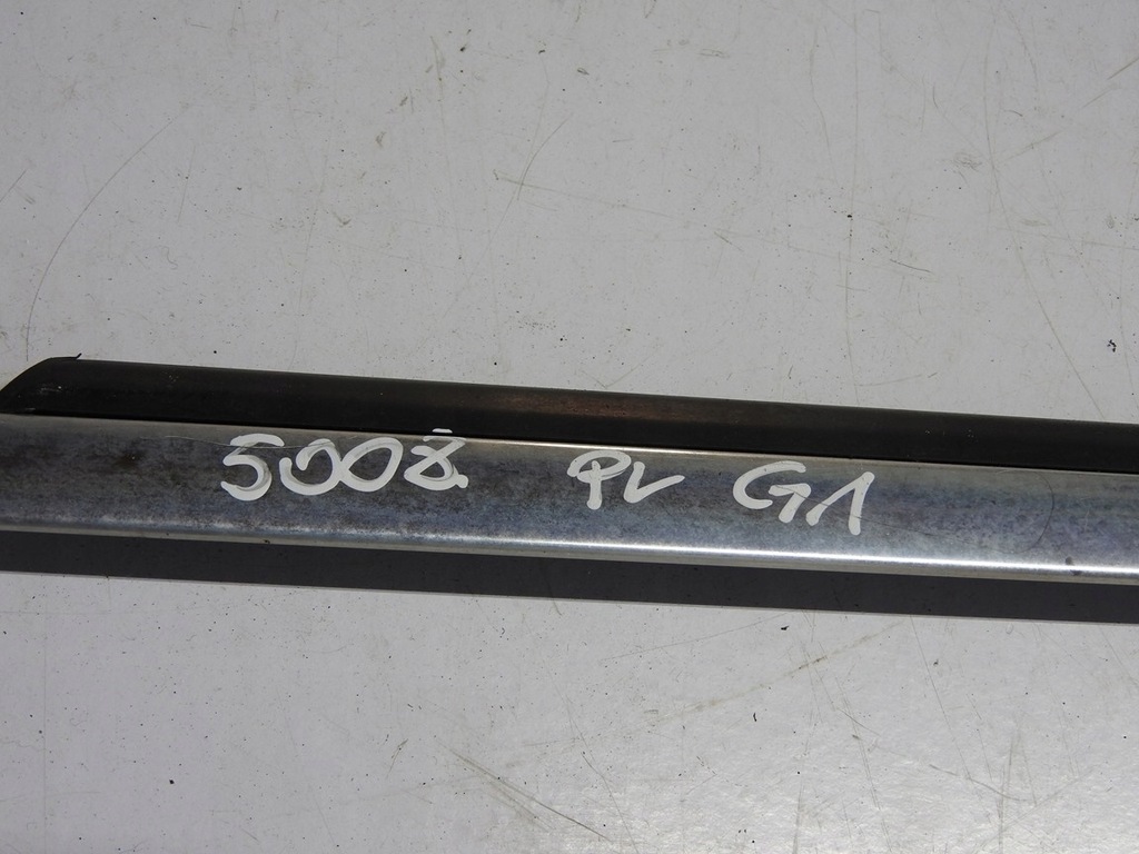 фото №7, Peugeot 5008 i 09-12 молдинг уплотнитель левый перед хром