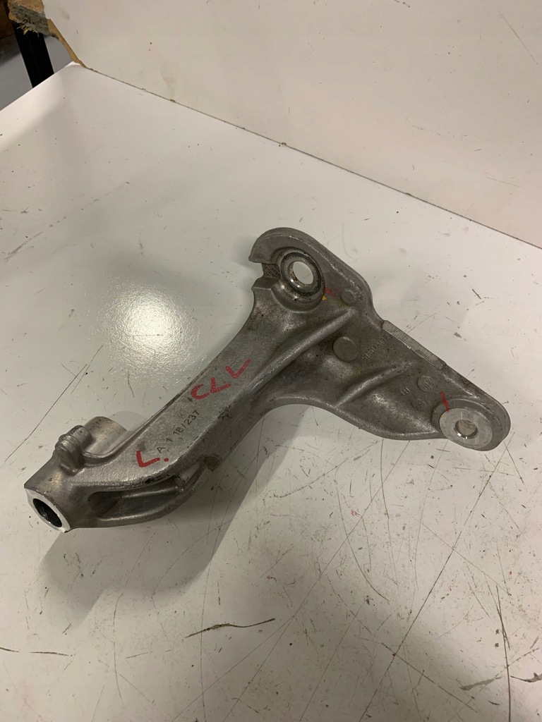 фото №1, Renault clio v левый кронштейн подрамник 548518613r