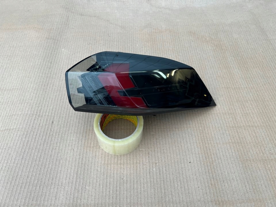 Купити Peueot 2008 2 19- фара правий задній задня led