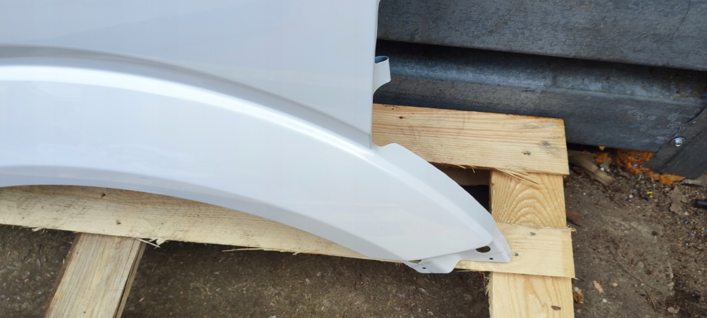 Купити Крило ліве перед dodge sprinter 906 od 01.2007r лак p01 arctic white