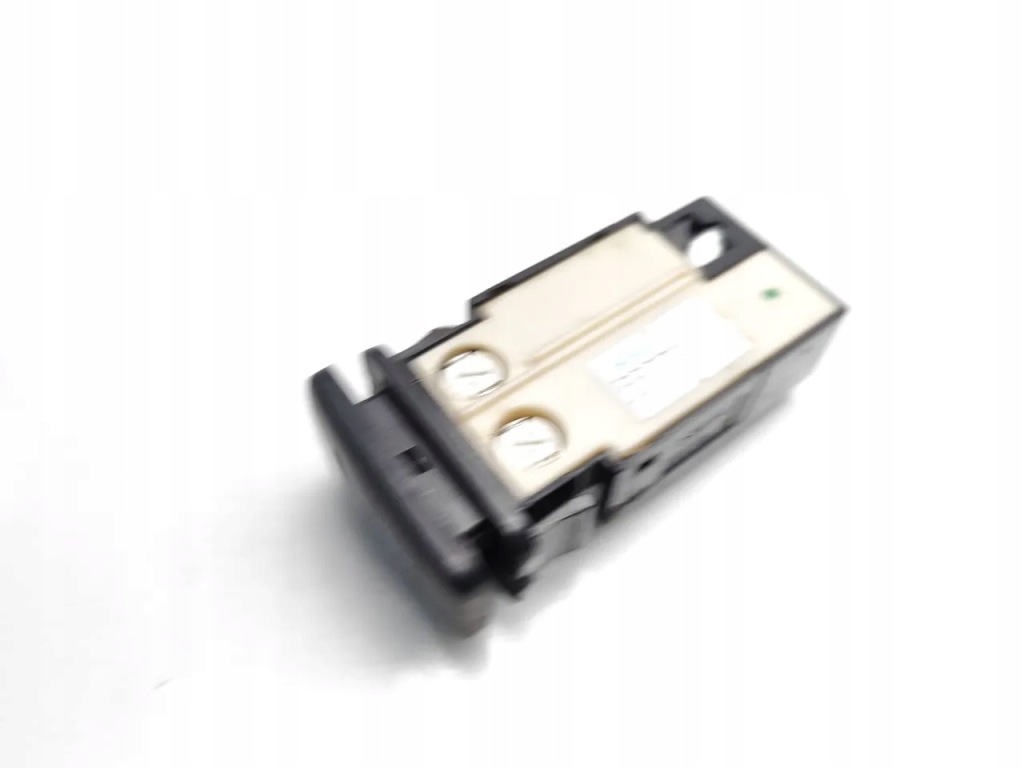 Toyota hilux кнопка / перемикач обігріву скло передньої / лобове в Україні