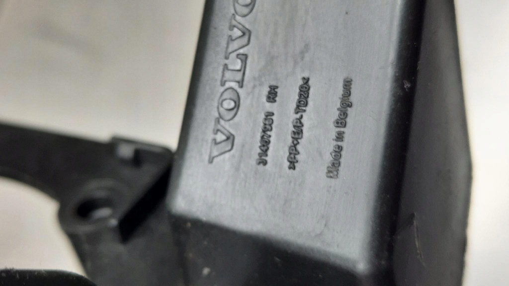 фото №7, Кронштейн направляющая противотуманной фары правый 31407961 volvo xc40