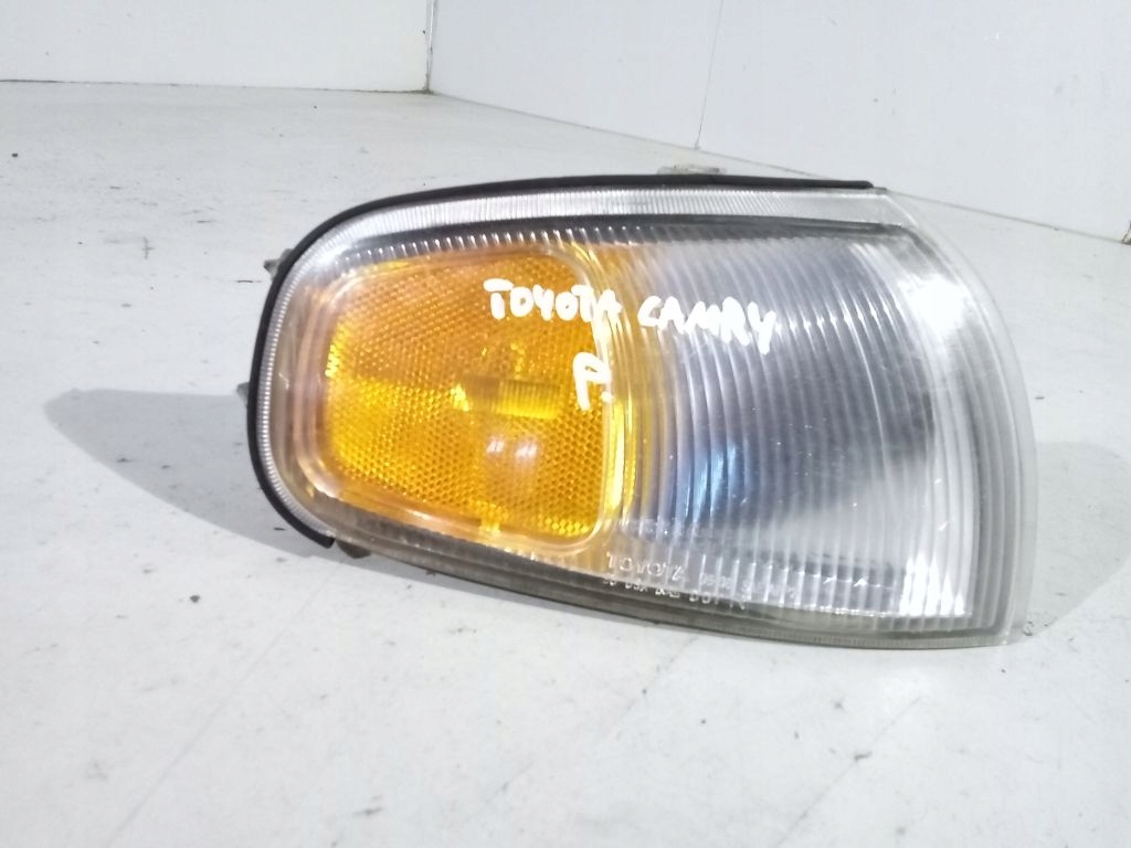 фото №1, Toyota camry v поворотник правий