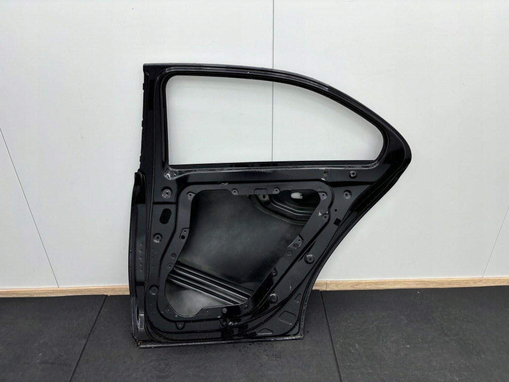 Mercedes a-klasa w177 177 sedan двері праве задній задні в Україні