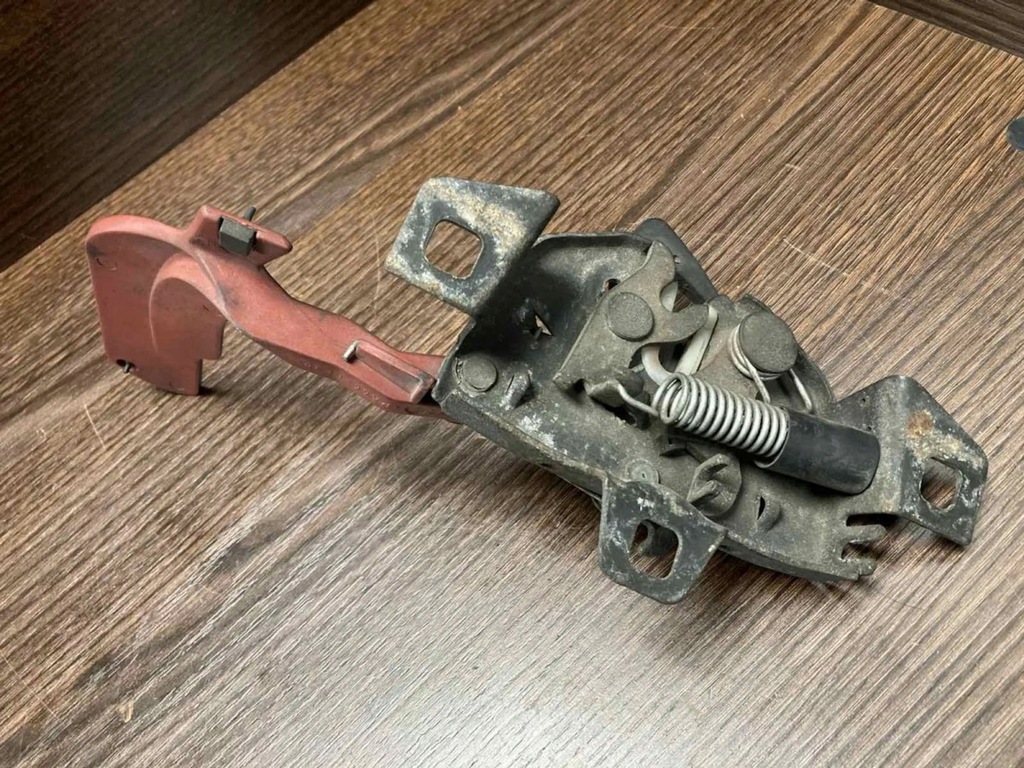 фото №4, Замок капот alfa romeo 147