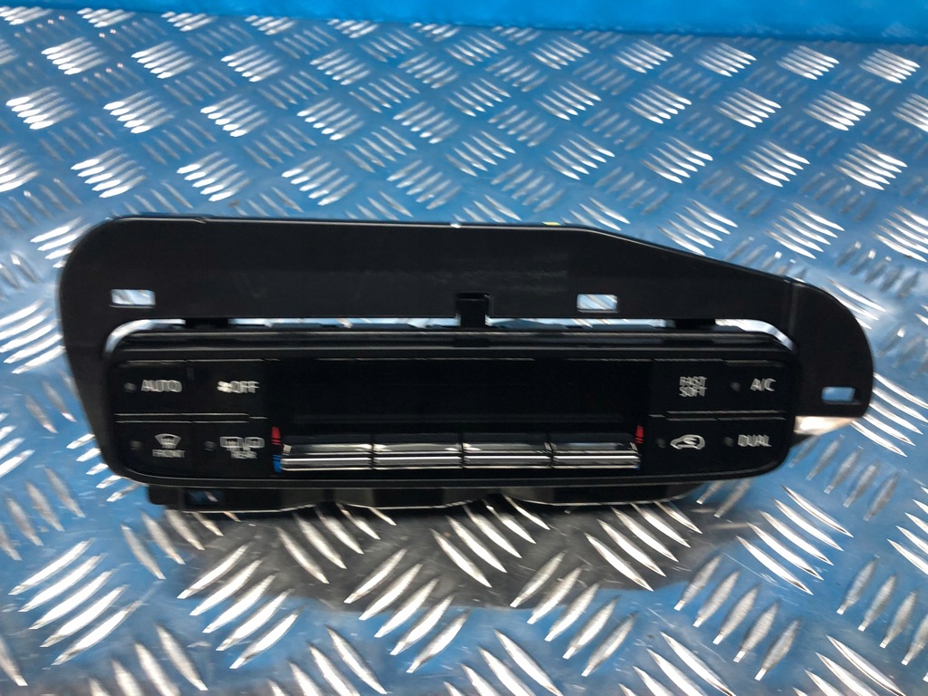 фото №1, Toyota auris ii панель кондиционера