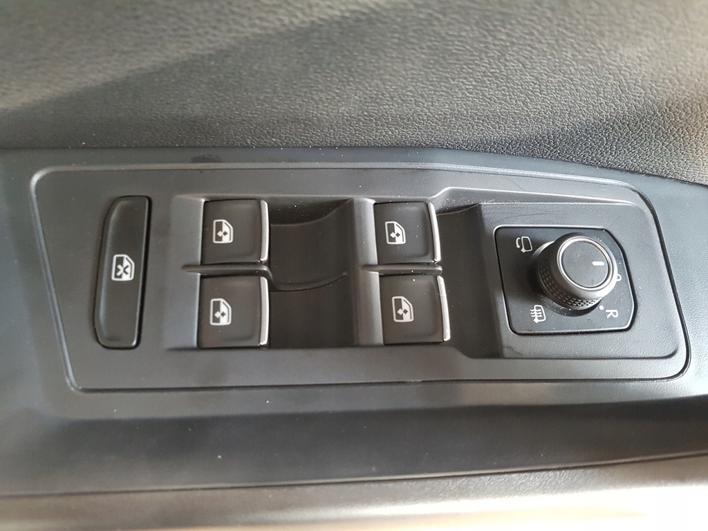 фото №4, Vw t-roc оббивка обшивка перемикач 2ga867011b