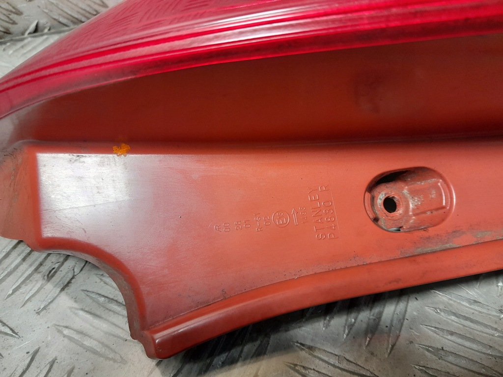 фото №7, Mazda 5 лампа задня права