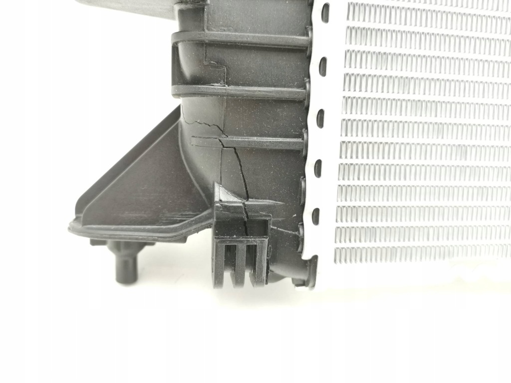 Новая оригинал  радиатор воды жидкость audi a4 8k 8k0121251al Доставка