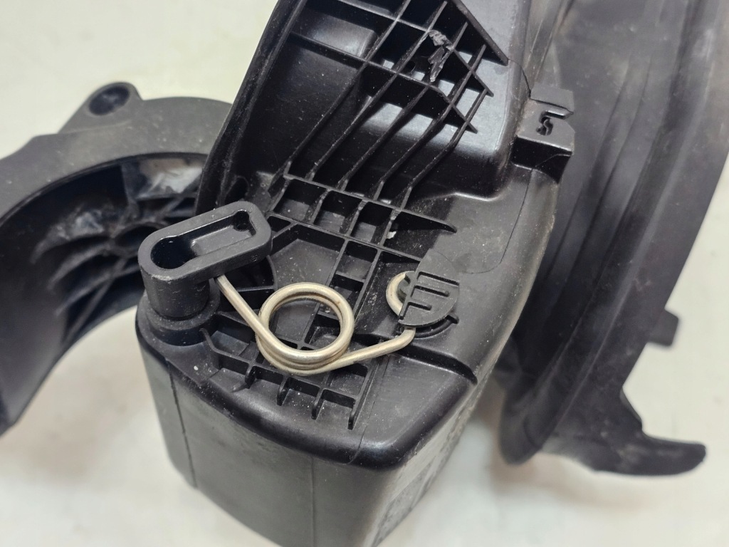 Mini countryman f60 17-23 накладка ніша кришка заливної пального 7382715 америка Ціна