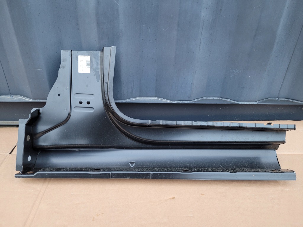 Audi a4 b9 8w0 8w9 8w9809848 8w0803088 правый  порог стойка  передок  передний Недорого