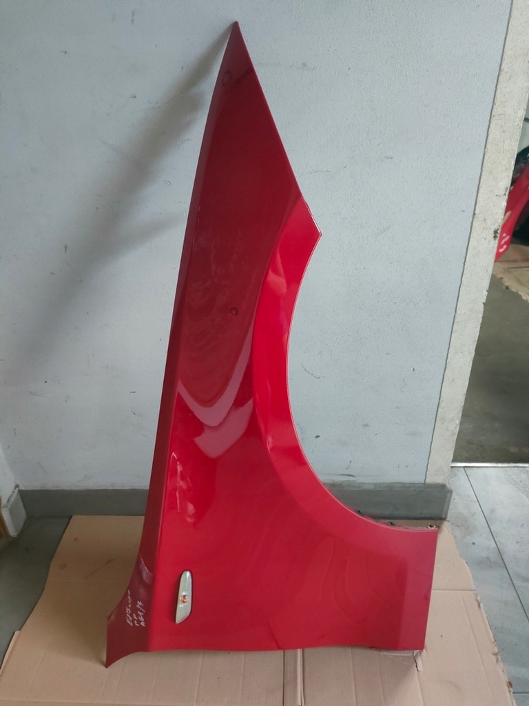 фото №1, Bmw e87 e81 крыло правый перед karmesinroth