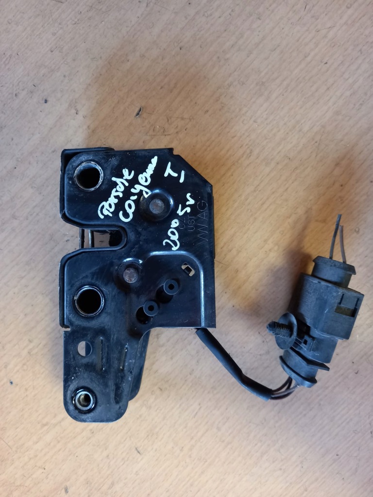 фото №1, Кронштейн поперечина замок капот 7l0823509a vw touareg 7l