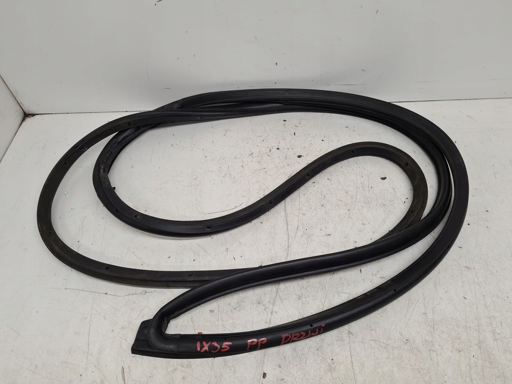 фото №1, Hyundai ix35 прокладка дверь правый перед 2009-