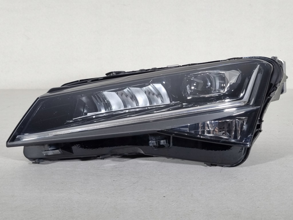 фото №1, Skoda superb iii 3 lift 3v1 лампа левая full led eu