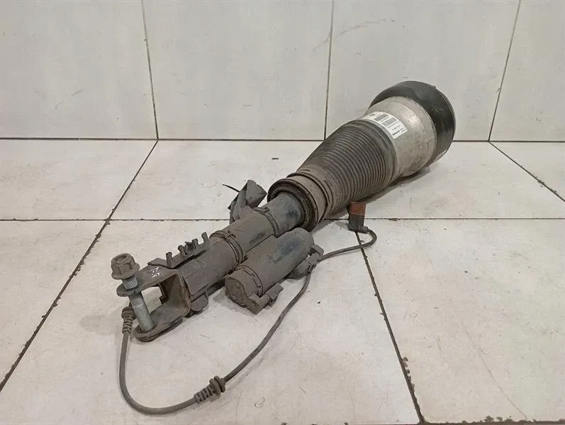 Mercedes cl63 amg w217 правий shock абсорбер передня частина a2173204200 Ціна