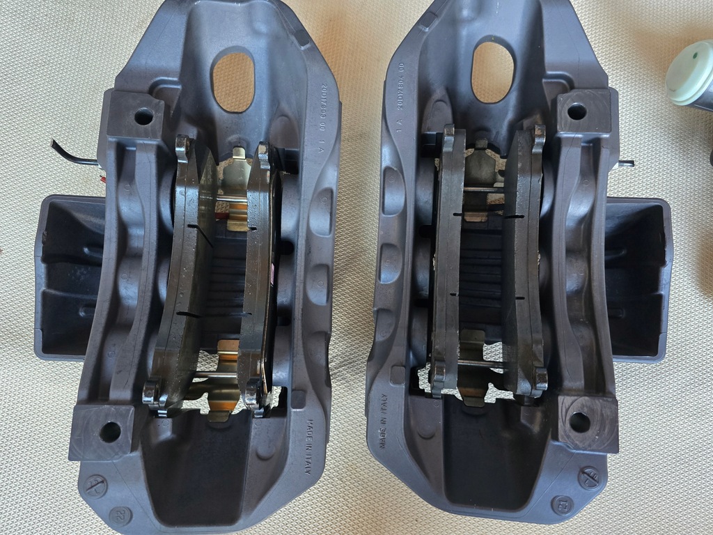 фото №10, Гальмівні диски супорти гальмівні колодки гальмівні ceramika ferrari sf90 стан jak новий !