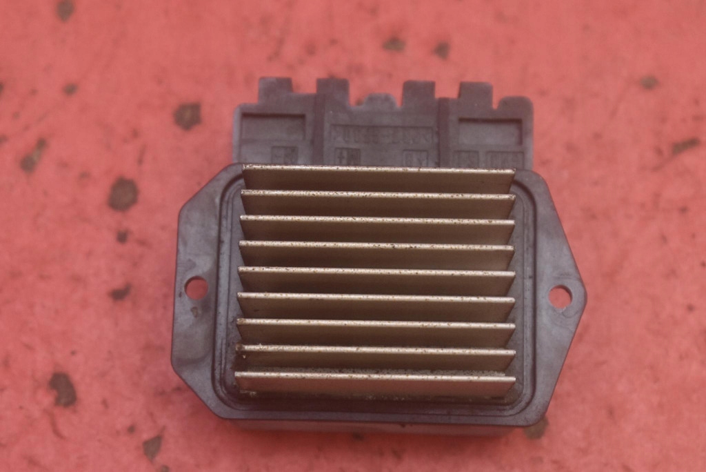 фото №1, Резистор обдув резистор резистор 87165-47020 toyota prius 2 ii xw20 03-11