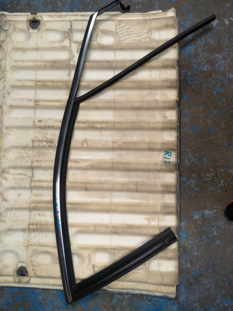 фото №1, Ds4 прокладка двері скло правий перед