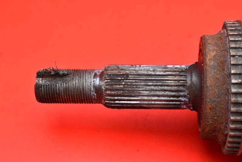 фото №5, Привідний вал ліва перед механічна коробка передач toyota corolla verso 1 i 2.0 d-4d 90 km 01-06