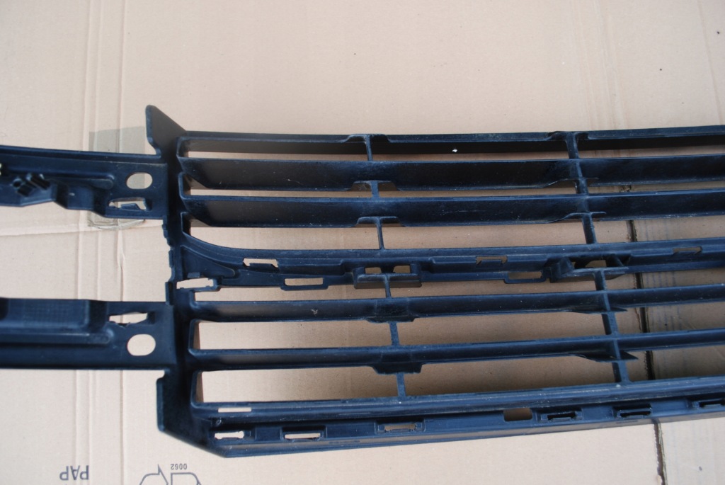 Купити Решітка середня бампера renault scenic 3 3 рестайлінг  622549048r