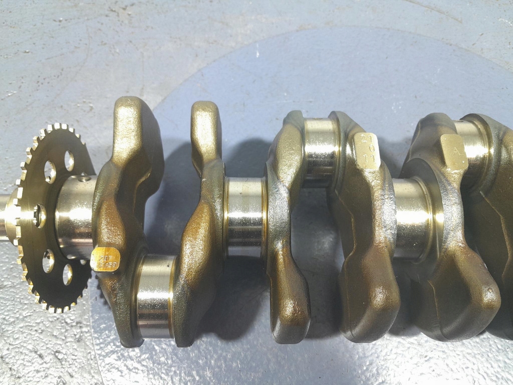 Toyota auris 2 рестайлинг  1.8 hyb 136 km 2zrfxe wał коленчатый в Украине