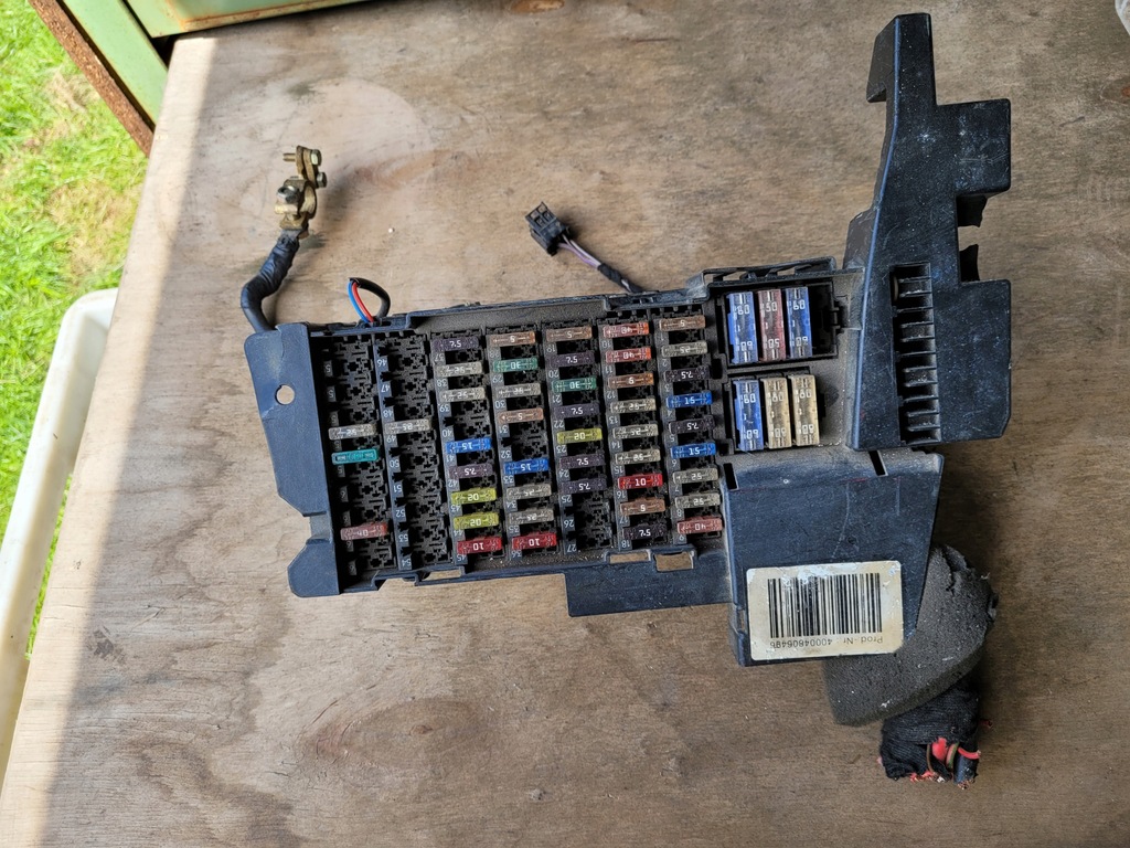 фото №1, Коробка предохранителей mercedes-benz оригинальный номер 1695451740