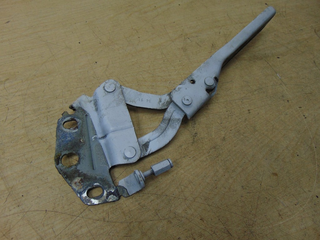 фото №9, Петля капот лівий vw passat b7 lb9a 3aa823301