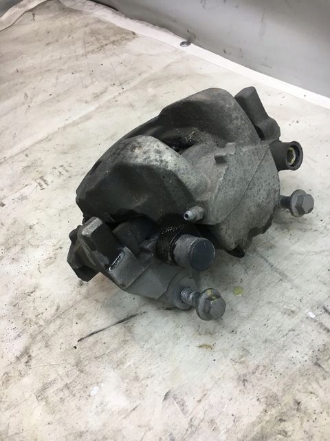 фото №3, Volvo xc40 суппорт тормозной левый перед 31471663