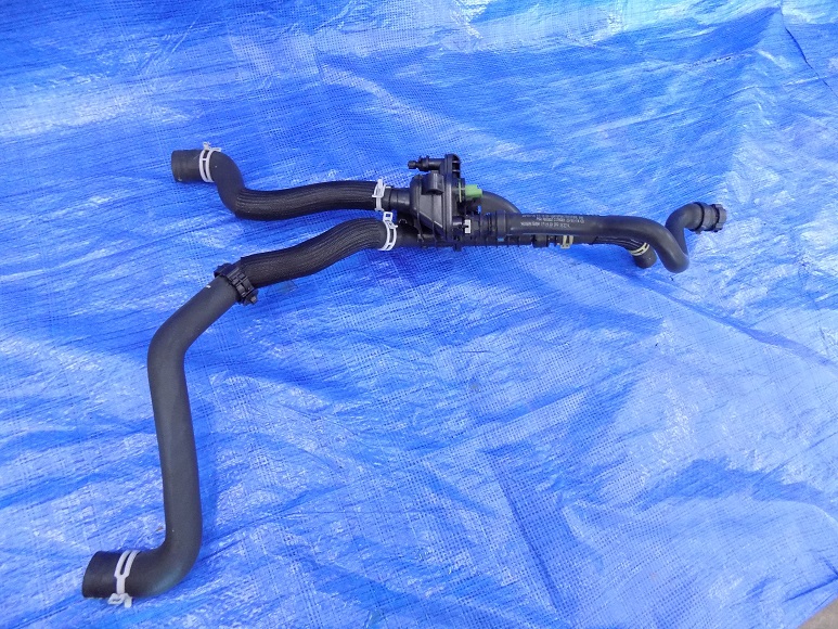 фото №1, Корпус термостата шланги peugeot 3008 lift 1,6 ehdi