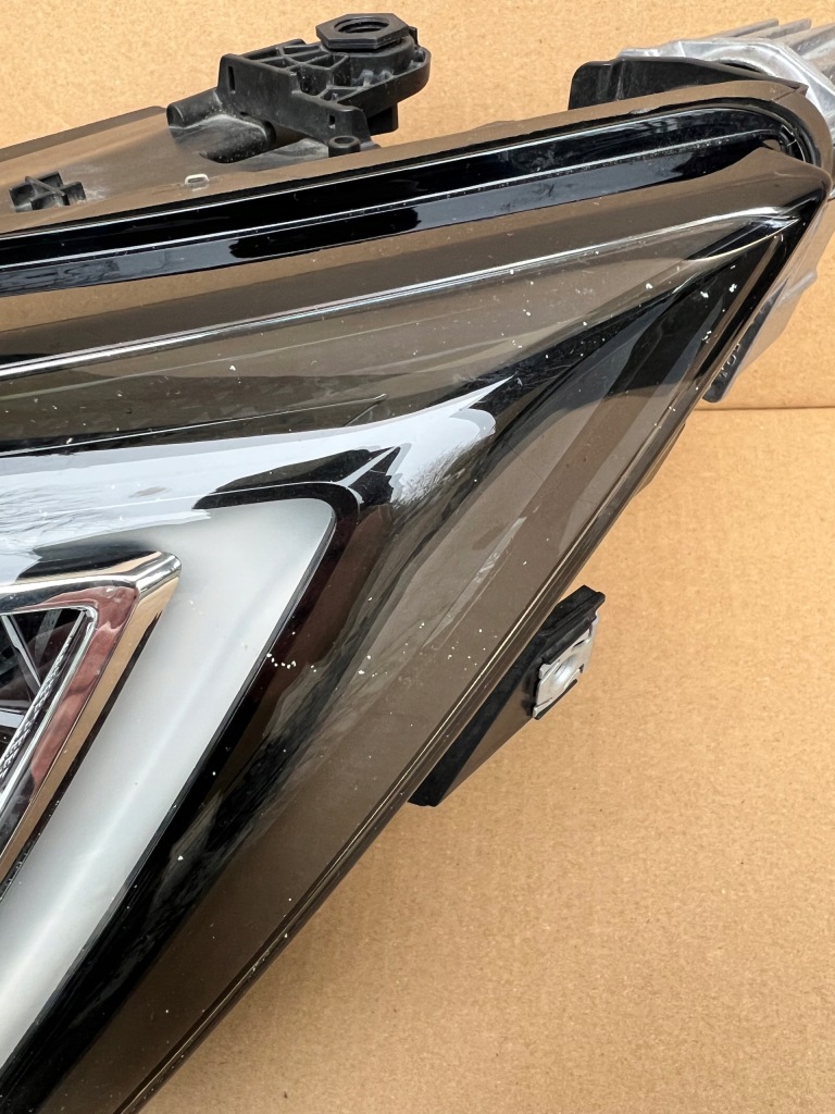 Seat ateca рестайлінг  ліва передня фара full led європа Недорого