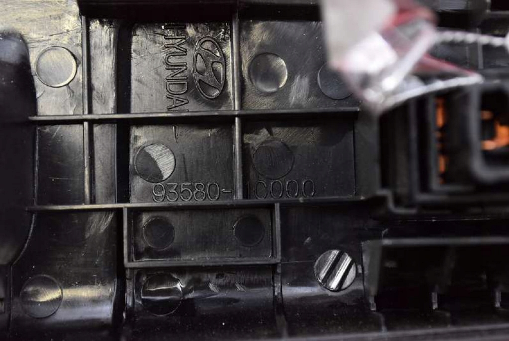 фото №8, Вимикач підйому скло правий перед 93580-1c000 hyundai getz 1 i 02-05