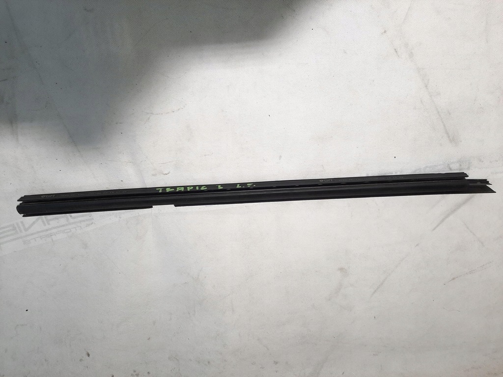 фото №1, Renault trafic iii 1.6 dci 2014- молдинг уплотнитель внутренняя левый перед