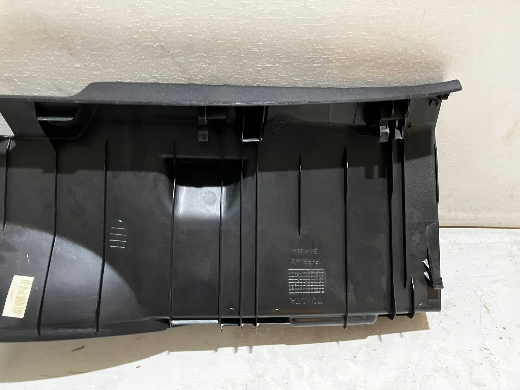 Yaris 3 накладка порог багажника поперечина заднего Цена