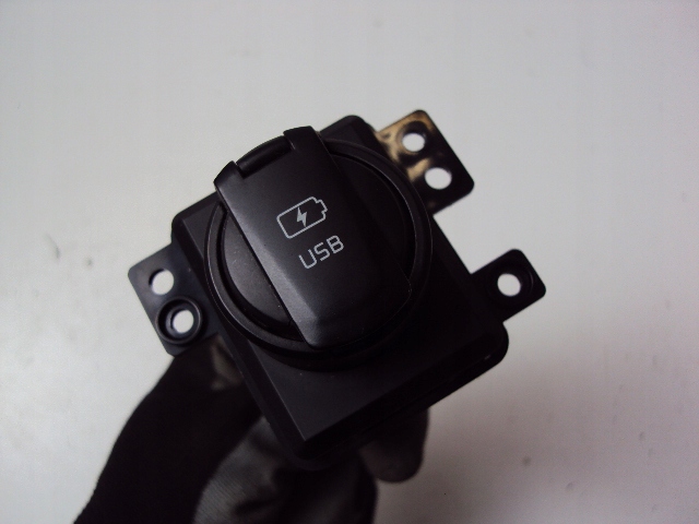 фото №2, Зарядное устройство usb kia sportage iv 17 r
