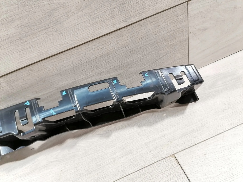 фото №6, Macan направляющая средний бампер задняя 95b807863d