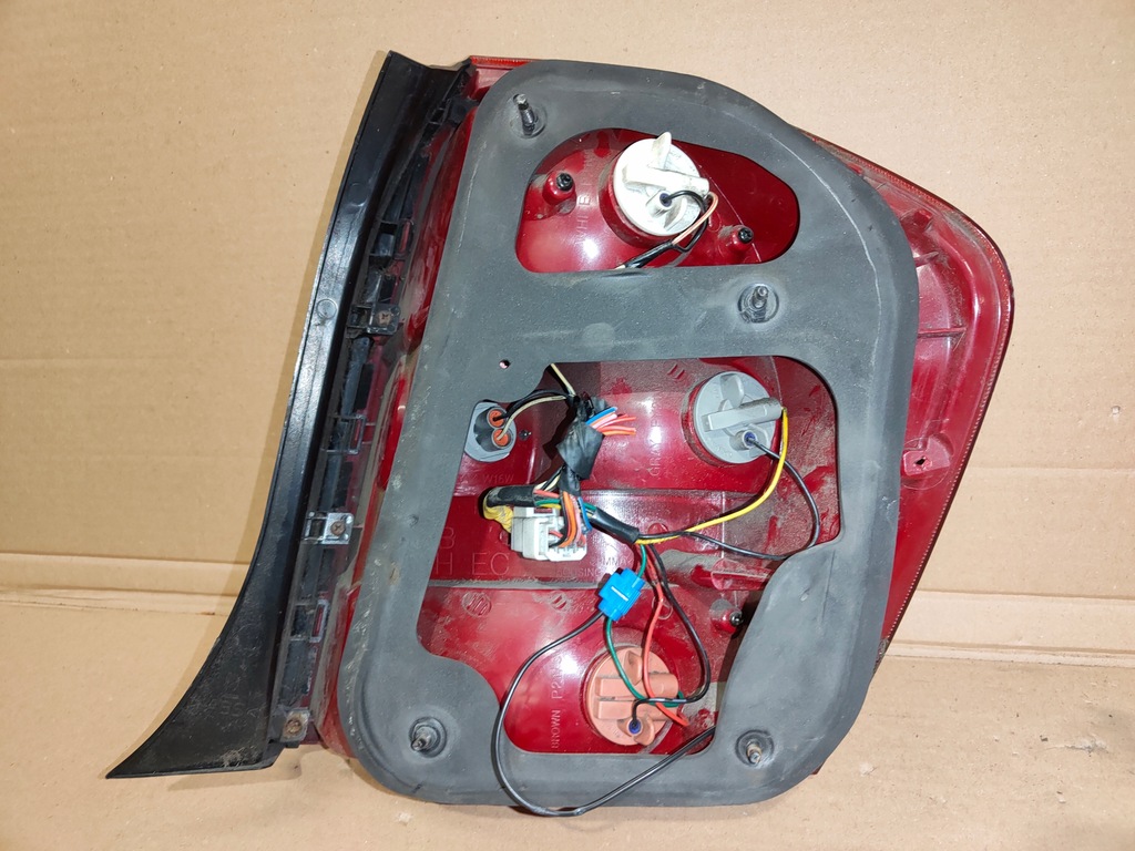 фото №7, Лампа задняя правая + левая kia cerato hb 03-08