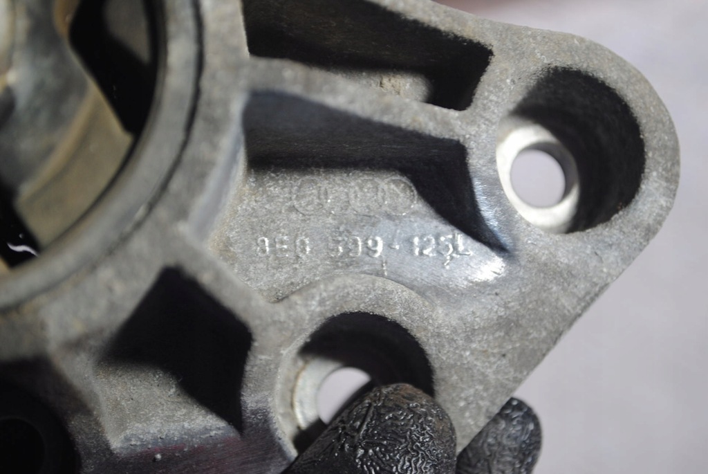 фото №5, Кронштейн podporu мост 8e0599125l audi a4 b7