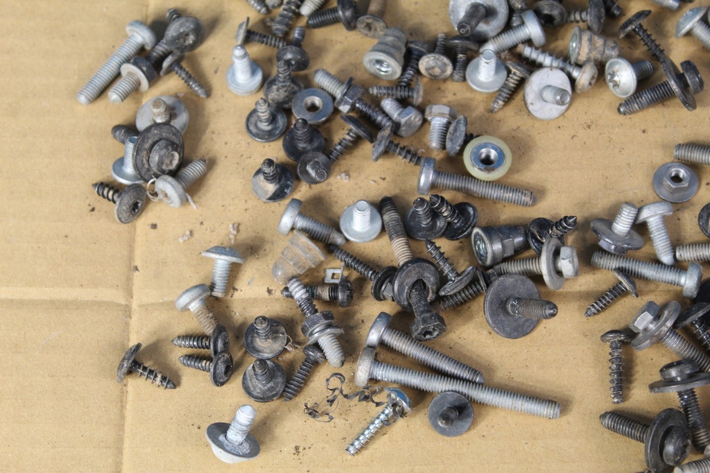 фото №4, Vw t-roc набір гвинт салонний 3 kilo 2021r