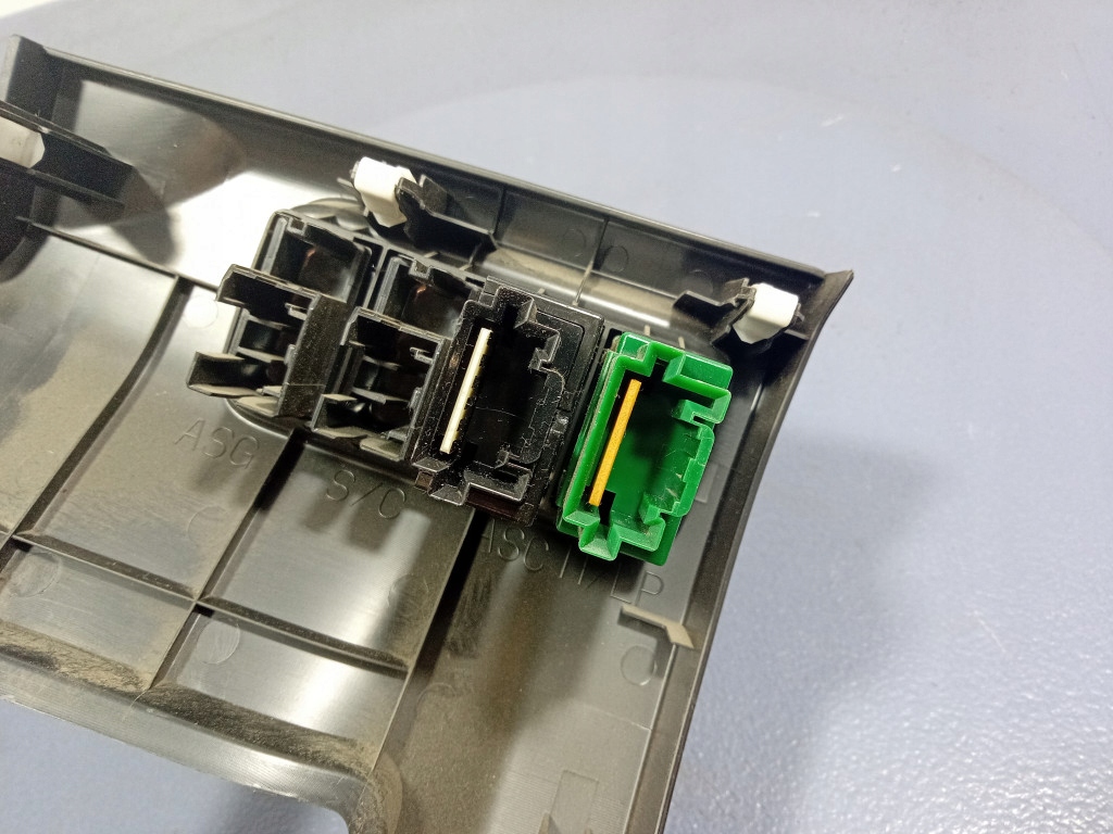 фото №7, Mitsubishi asx i 10- захист заглушка консолі ліва 8002a763