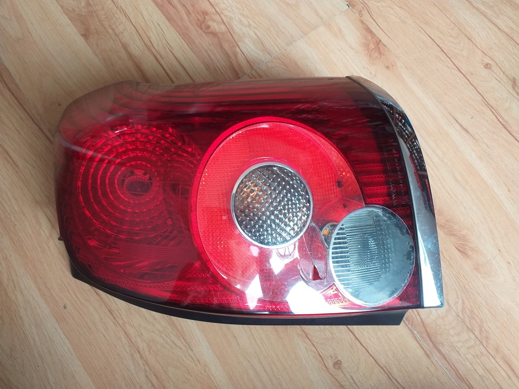 фото №1, Toyota avensis t25 06-08 лампа правая задняя