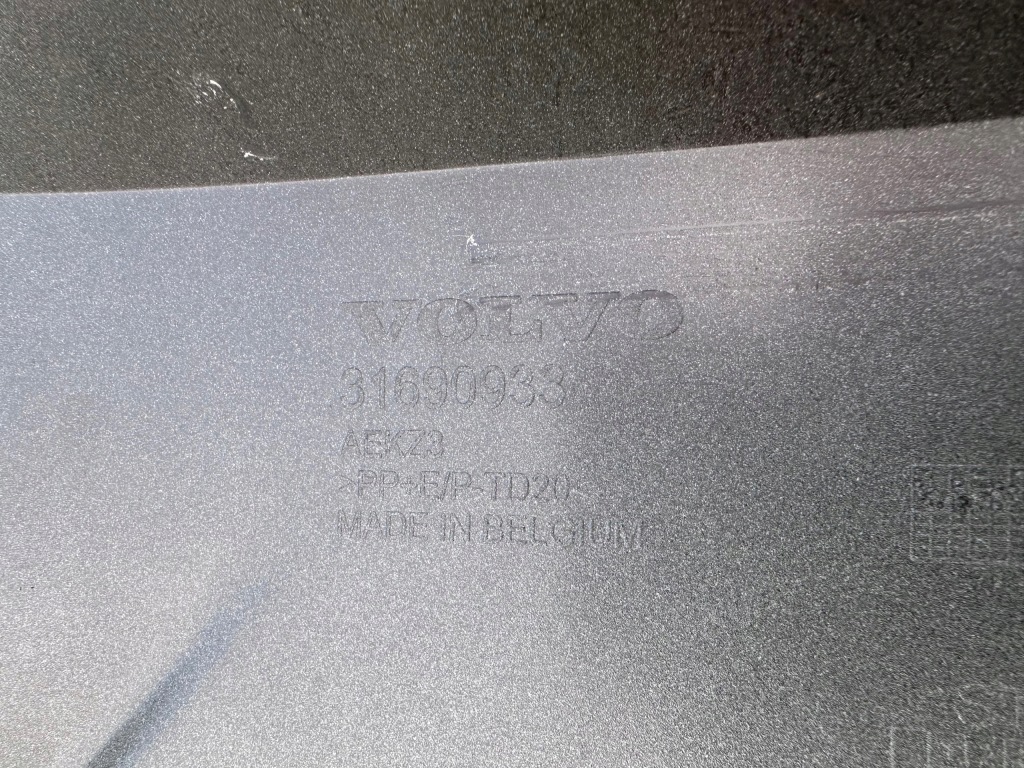 Volvo xc40 lift 2022- бампер перед bez pdc Недорого